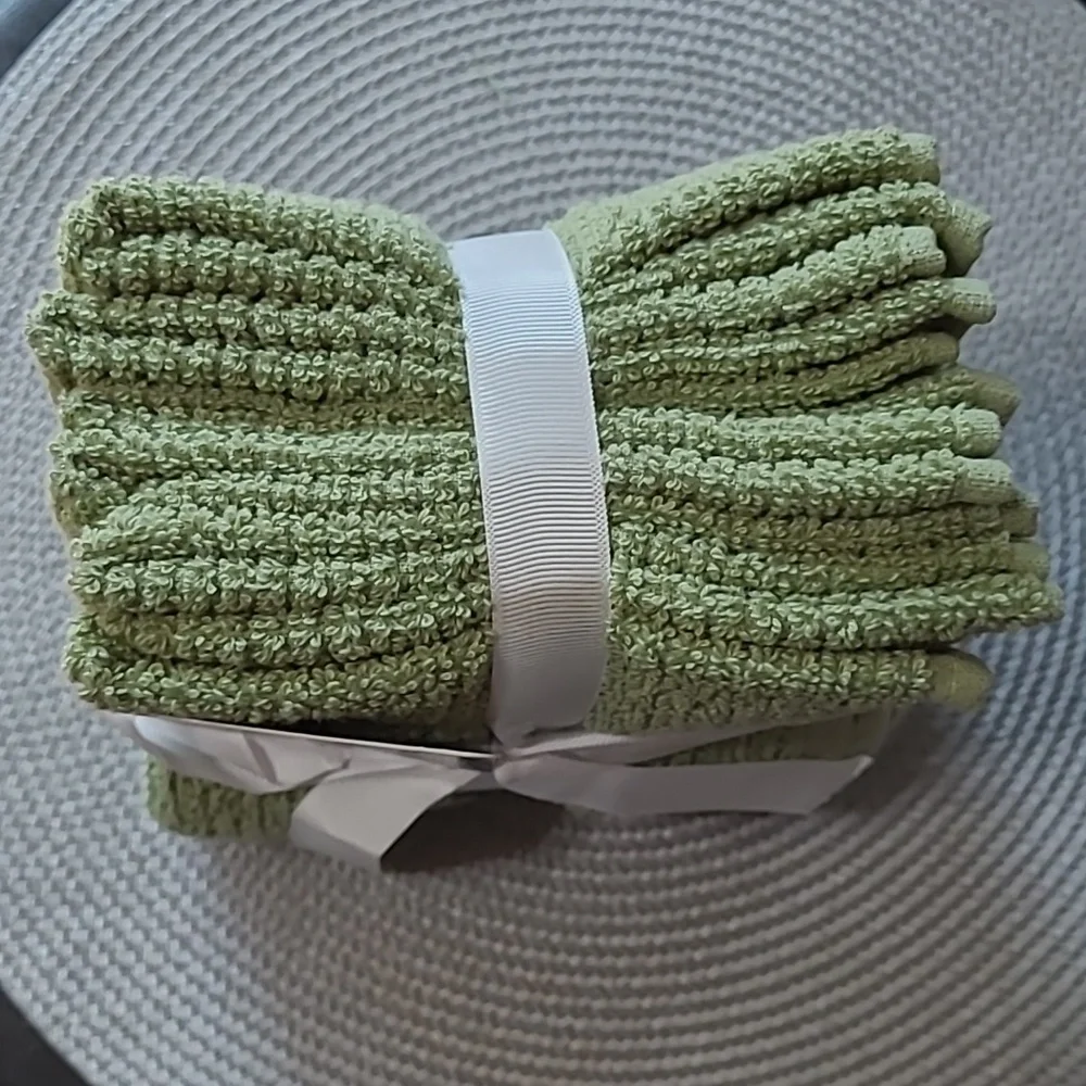 Madison Studio Ribbed Twist Washcloths